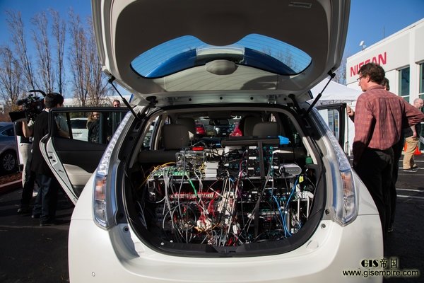 说好的无人驾驶,现在还需要人类帮忙