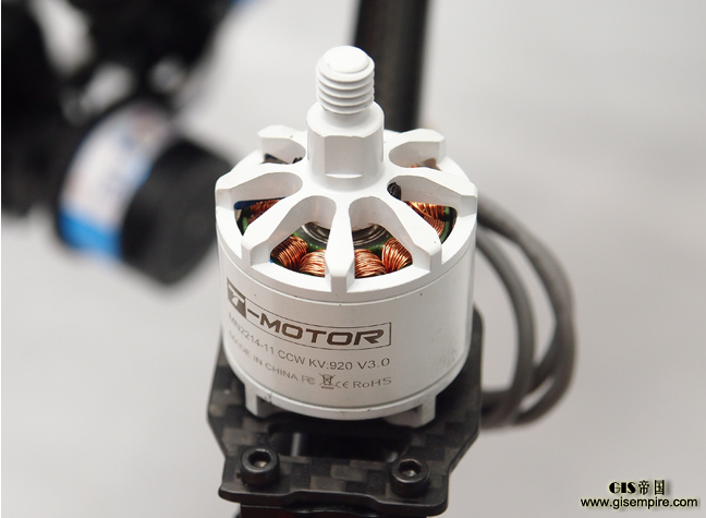 单旋翼无人机与遥控直升机有区别吗?