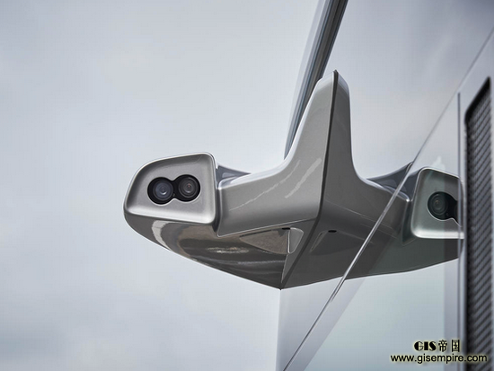 奔驰Future Bus上路:首款在公交系统内实现自动驾驶的巴士