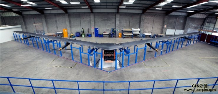 为推行全球网络,Facebook 无人机Aquila完成首次试飞