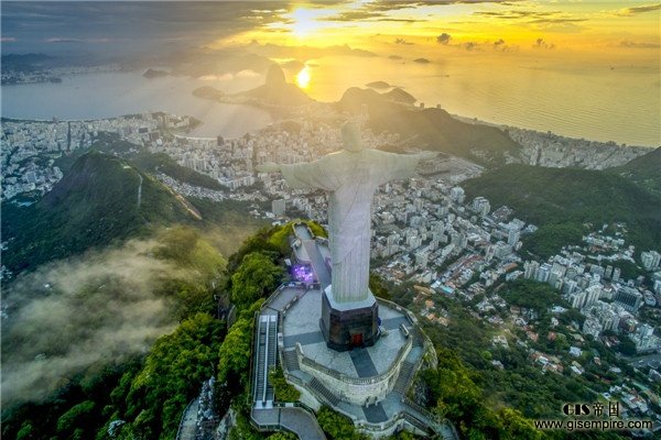 无人机航拍带您领略里约神像的风采