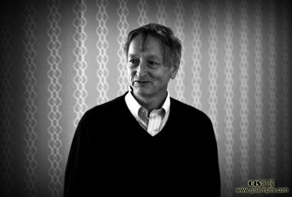 深度学习鼻祖Geoffrey Hinton帮你入门带你飞