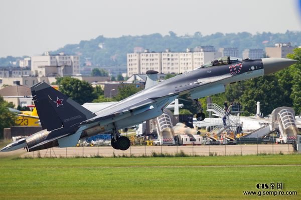 资料图:苏-35战斗机。