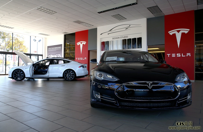 马斯克的自动驾驶共享计划,会是压死出租车行业的最后一根稻草吗?