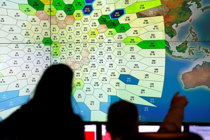 最新搜索引擎使地球可视化,在卫星地图上轻松找到相似物体